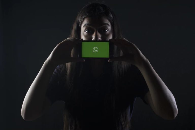 How to restore WhatsApp messages on new iPhone using iCloud Drive?
